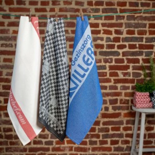 Kitchen towels with woven logo